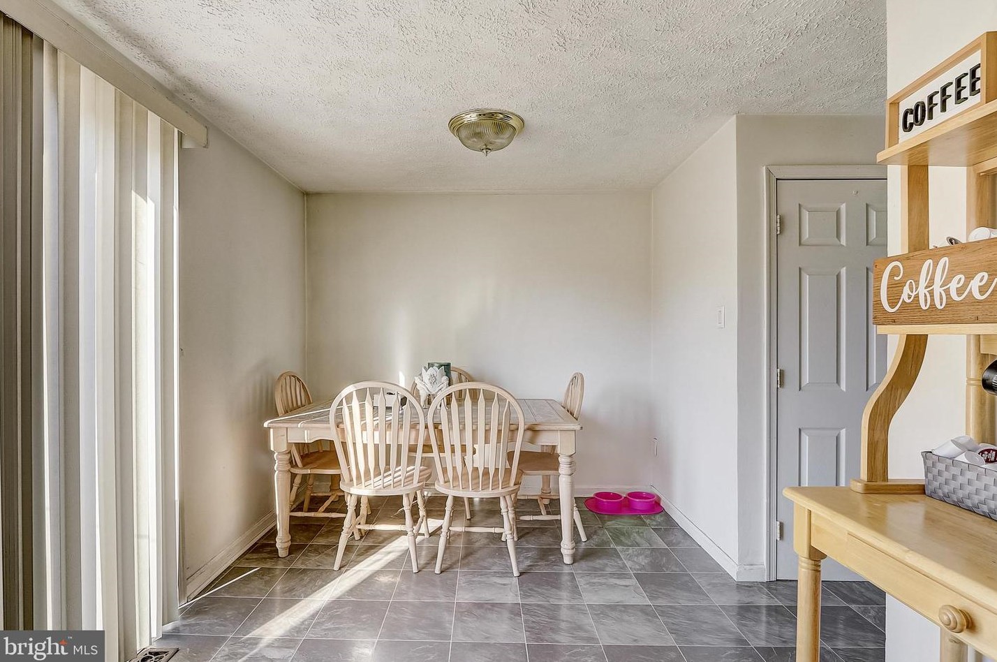 5 Devonshire Dr, Aura NJ  08028-2942 exterior