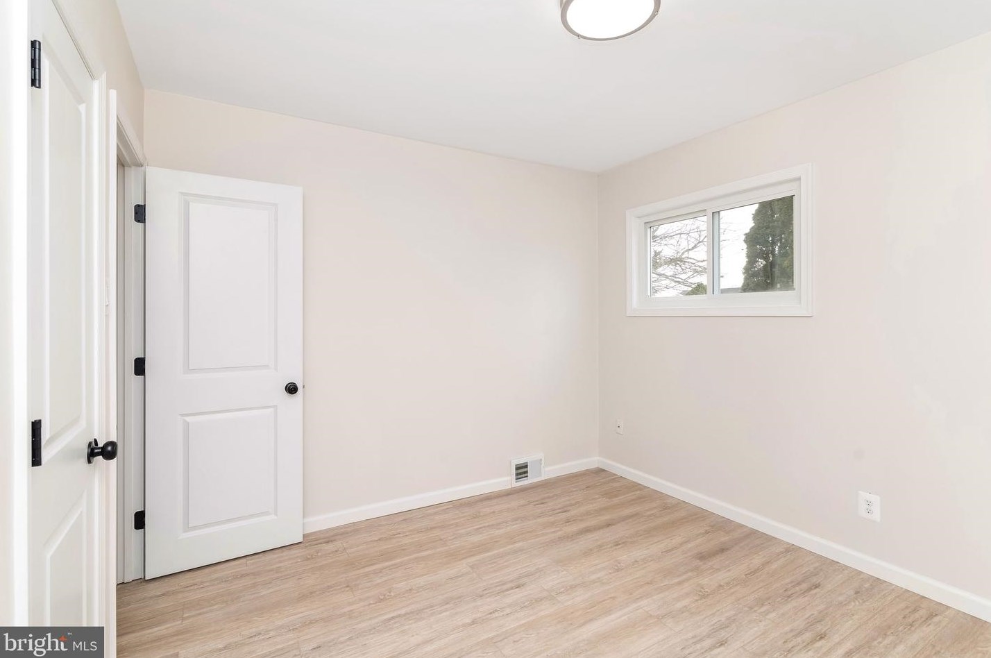 304 Pomona Ave, Aura NJ  08028-1415 exterior