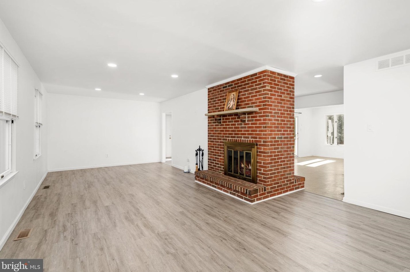 486 High St, Aura NJ  08028-2208 exterior