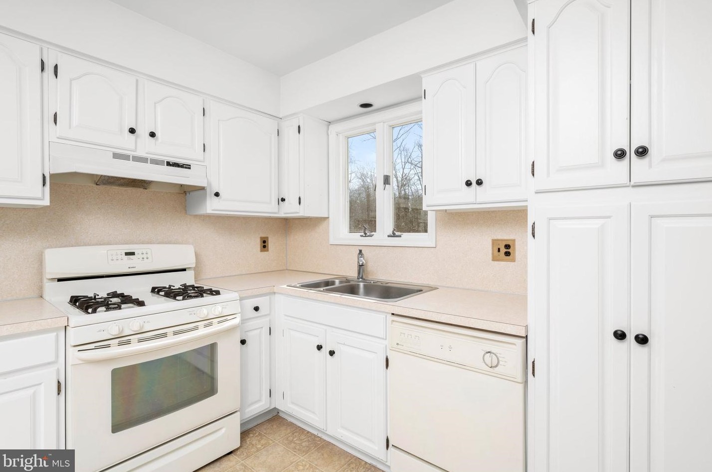 486 High St, Aura NJ  08028-2208 exterior