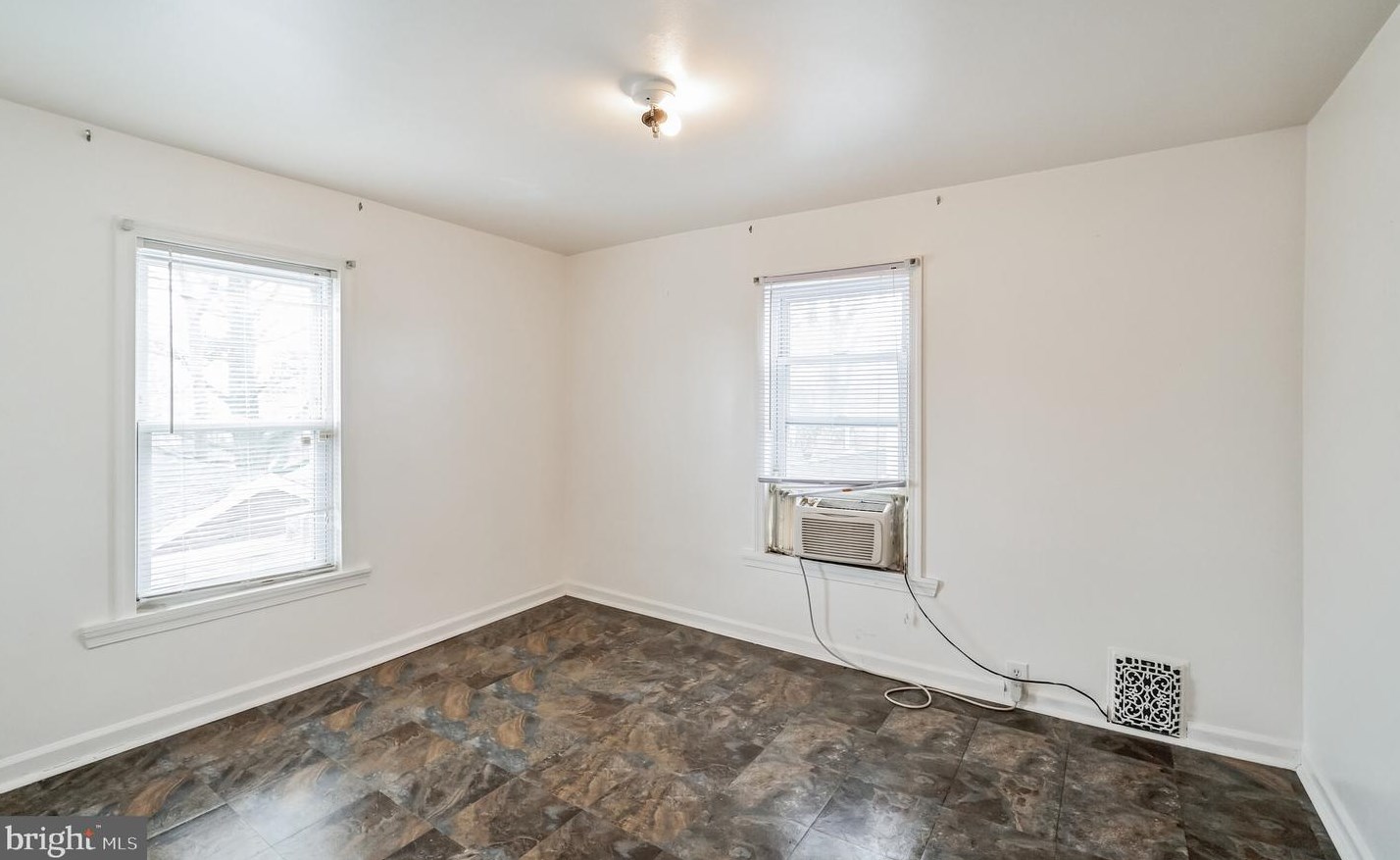 24 New St, West Deptford NJ  08093-1162 exterior