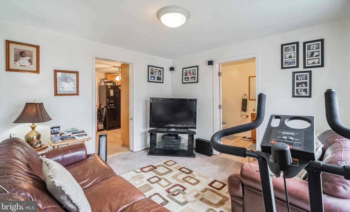 24 New St, West Deptford NJ  08093-1162 exterior