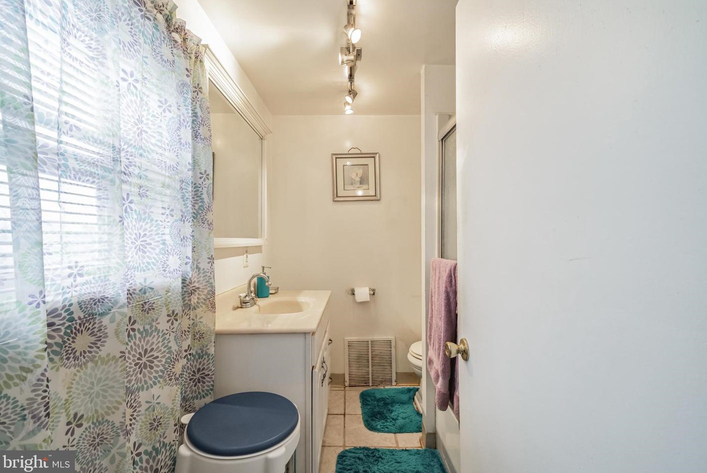 24 New St, West Deptford NJ  08093-1162 exterior