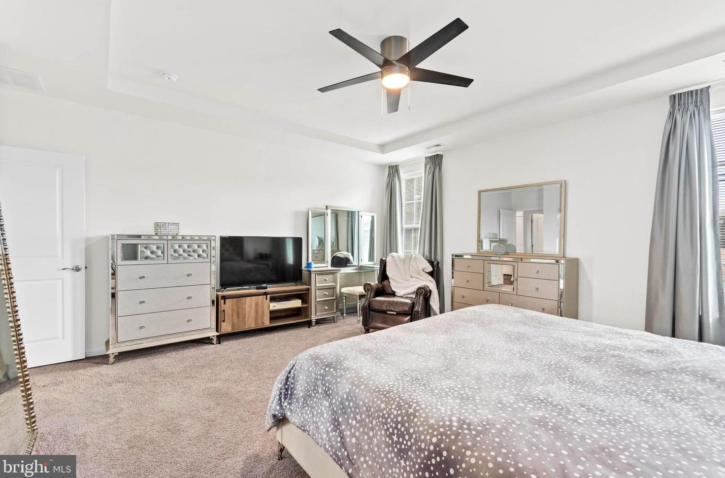 56 Thornwood Dr, Aura NJ  08028-3019 exterior