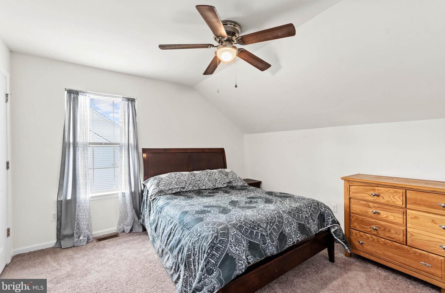 56 Thornwood Dr, Aura NJ  08028-3019 exterior