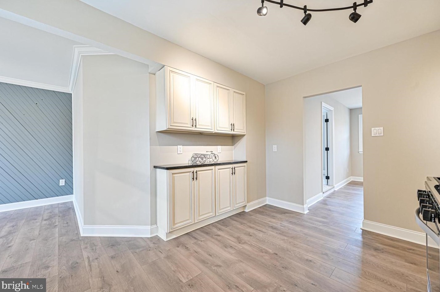 1208 Cedar Ave, Aura NJ  08028-1210 exterior