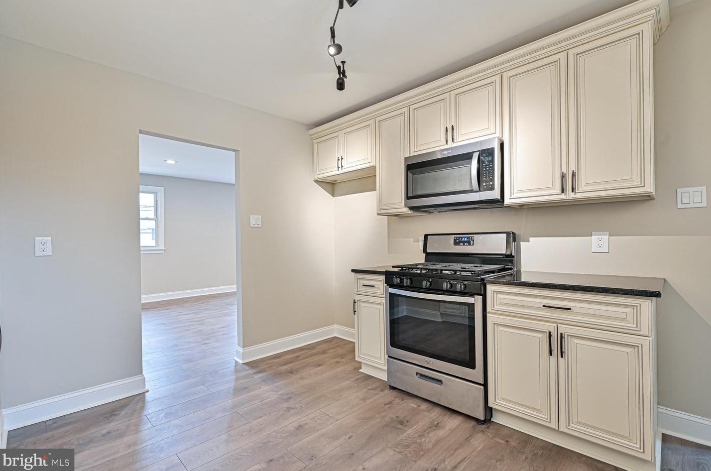 1208 Cedar Ave, Aura NJ  08028-1210 exterior