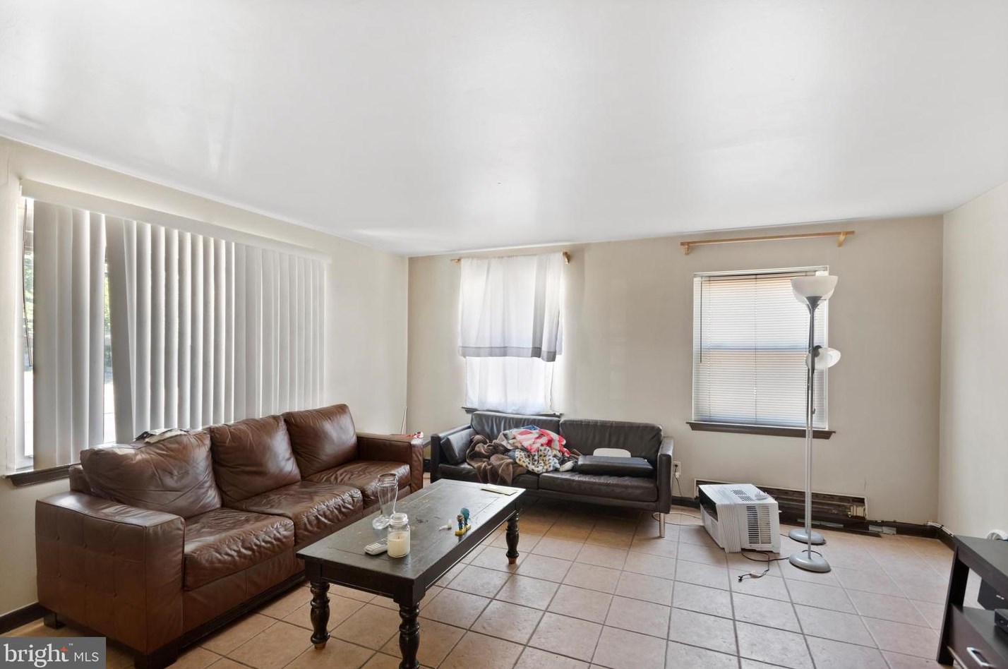 48 State St, Aura NJ  08028-1906 exterior