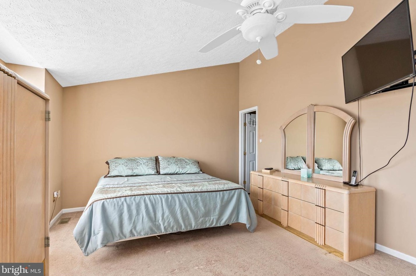 57 Stoneshire Dr, Aura NJ  08028-2933 exterior