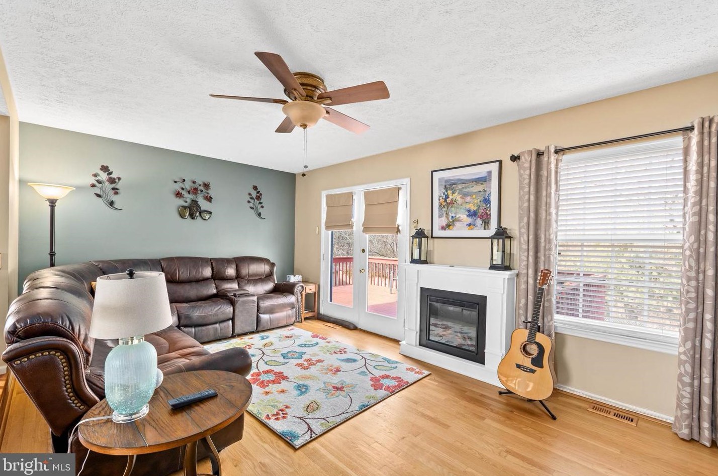 57 Stoneshire Dr, Aura NJ  08028-2933 exterior