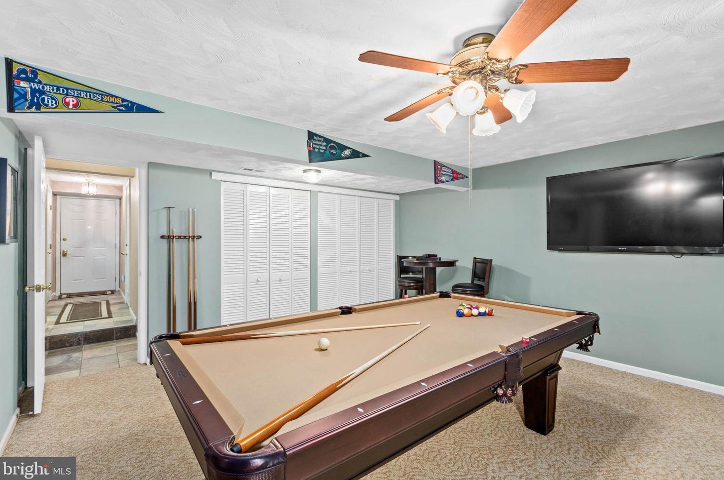 57 Stoneshire Dr, Aura NJ  08028-2933 exterior