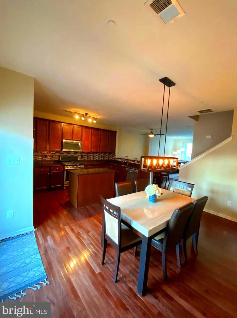 462 Palace Dr, Aura NJ  08028-3445 exterior