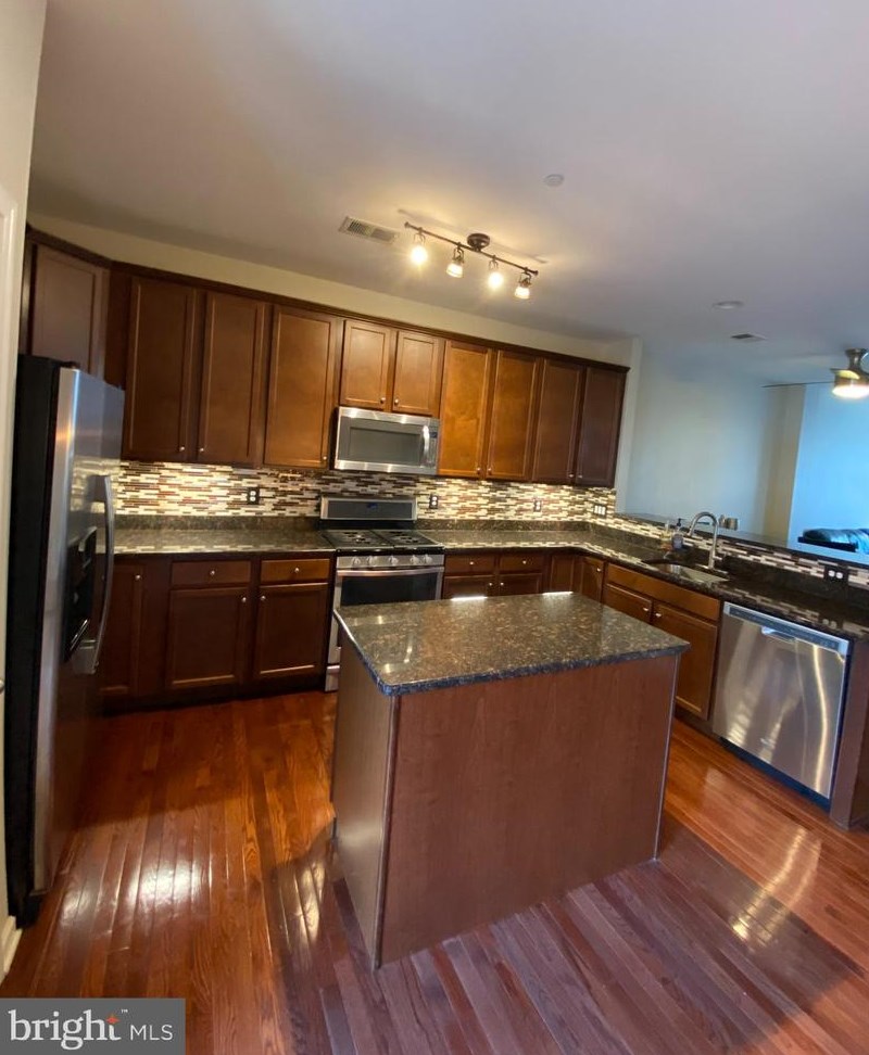 462 Palace Dr, Aura NJ  08028-3445 exterior