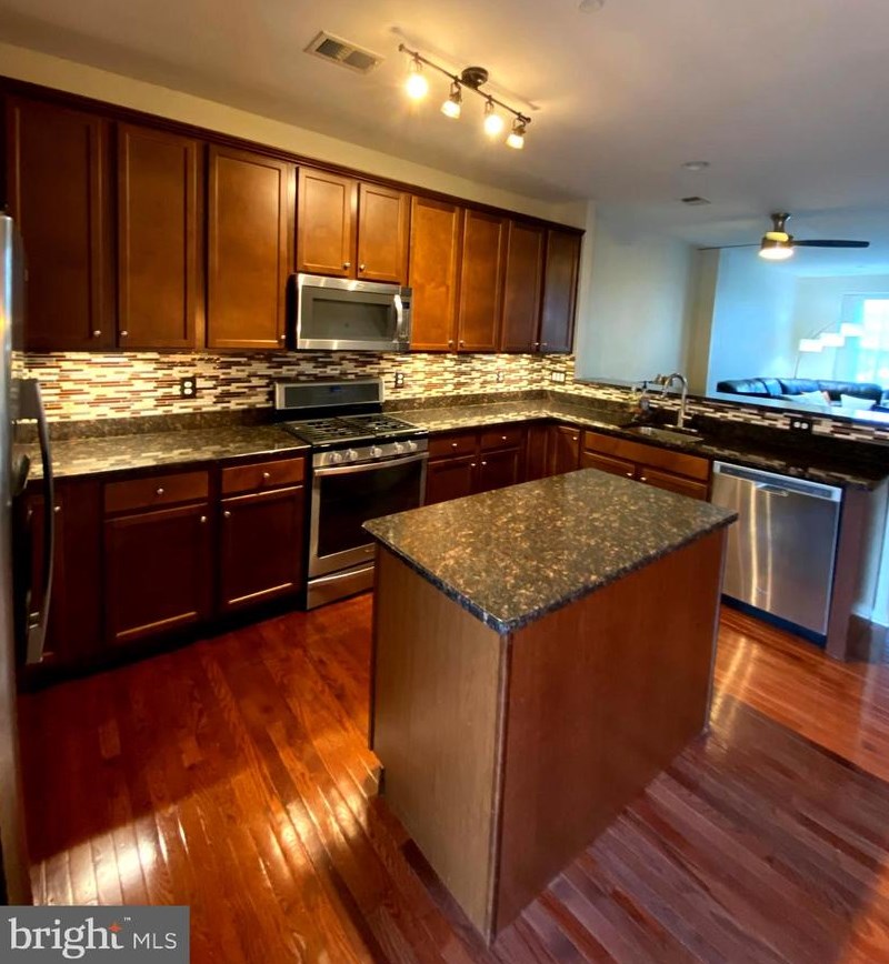 462 Palace Dr, Aura NJ  08028-3445 exterior