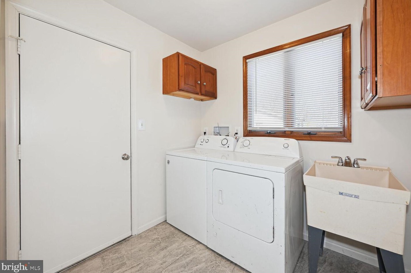 212 Truman Ave, Aura NJ  08028-3373 exterior