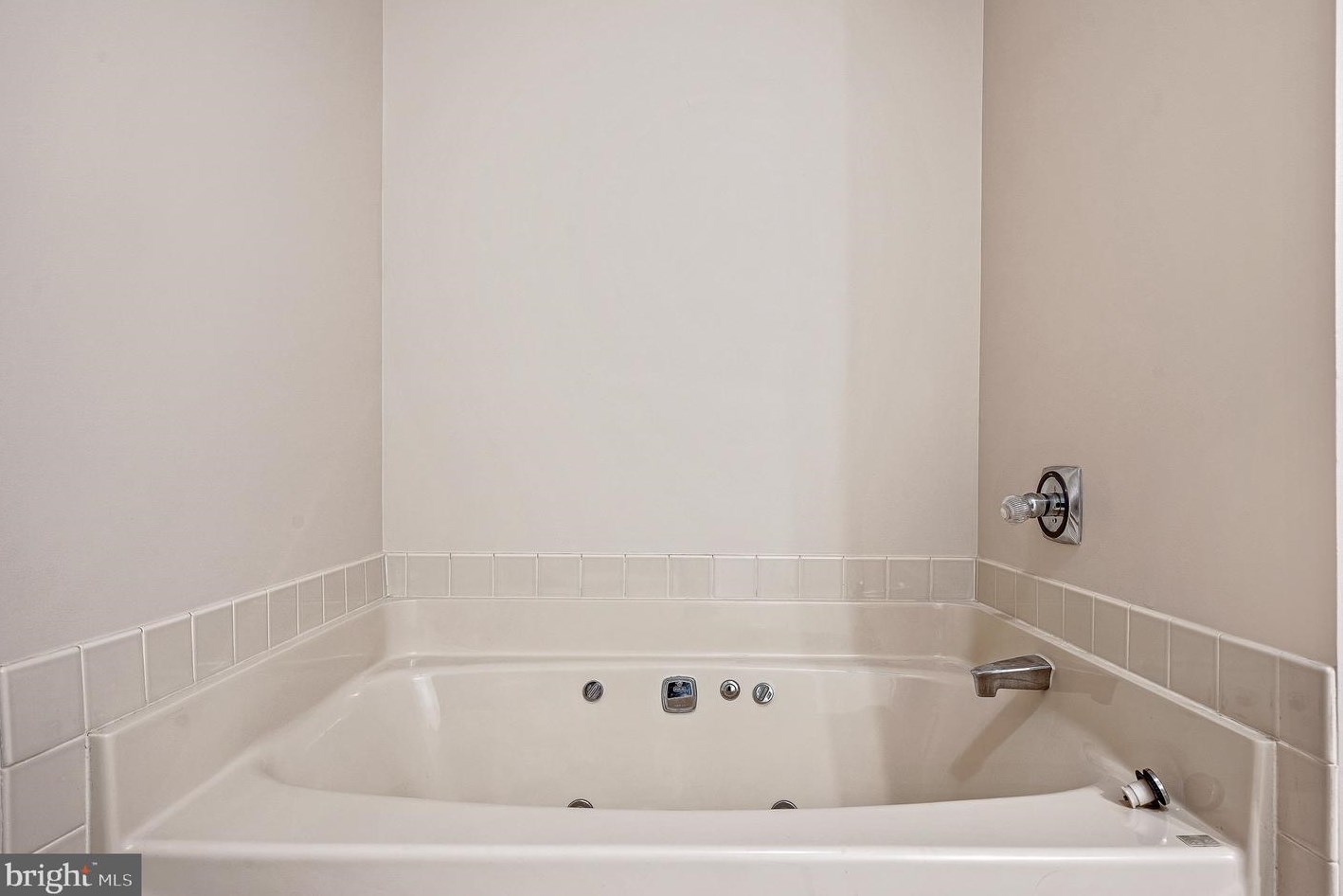 23 Winterberry Ct, Aura NJ  08028-2802 exterior