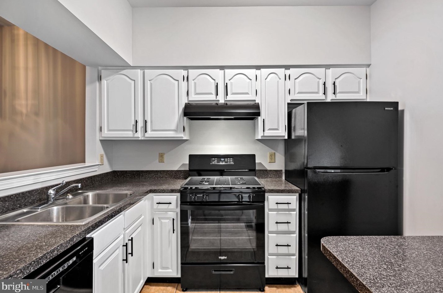 23 Winterberry Ct, Aura NJ  08028-2802 exterior