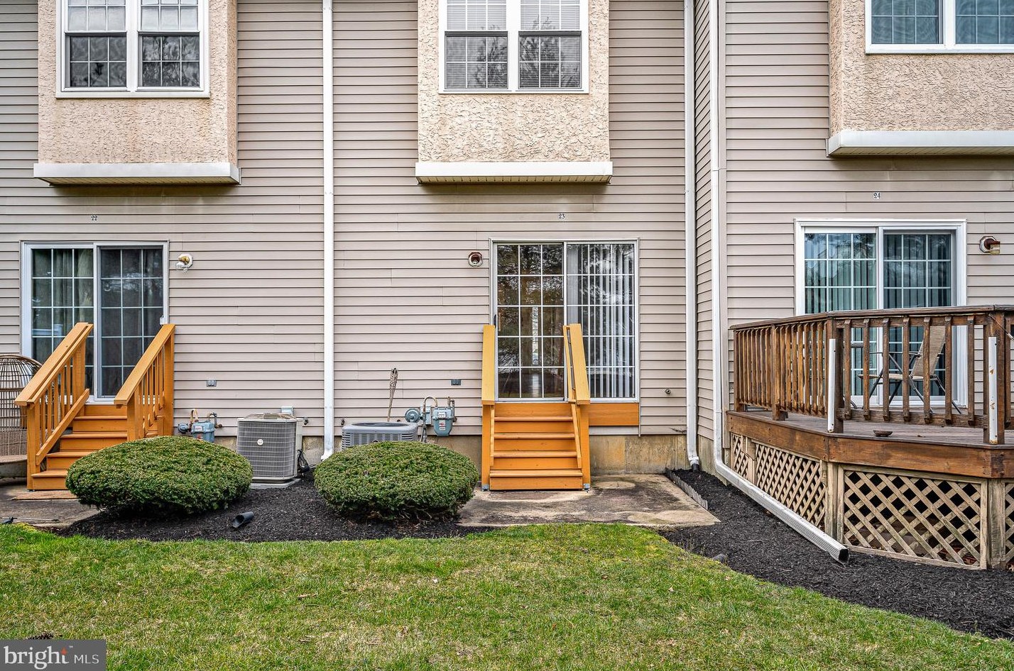 23 Winterberry Ct, Aura NJ  08028-2802 exterior