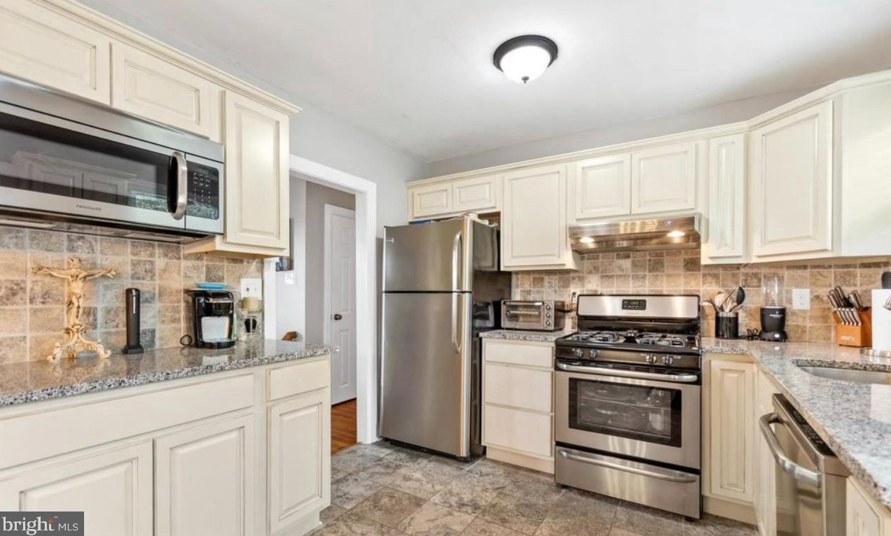 129 Madison Ave, Clayton NJ  08312-2222 exterior