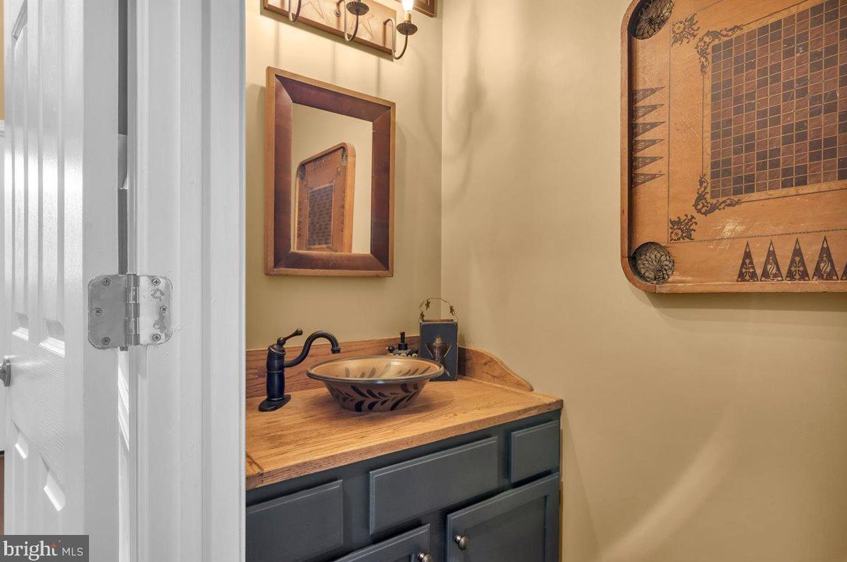 17 Cypress Ct, Aura NJ 08028-2857 exterior