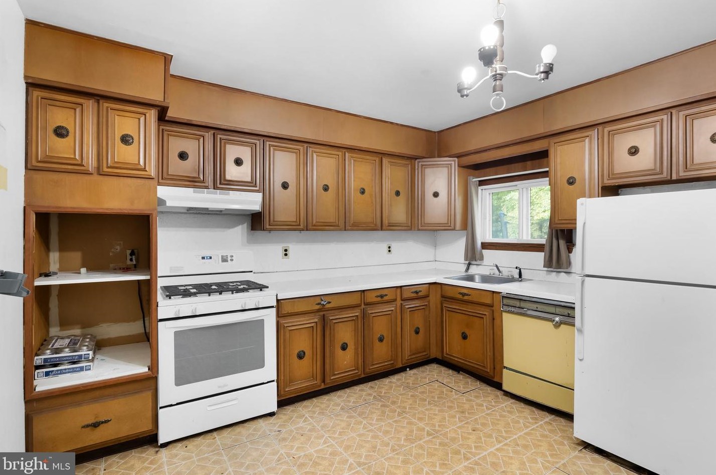 810 Academy St, Aura NJ  08028-8306 exterior