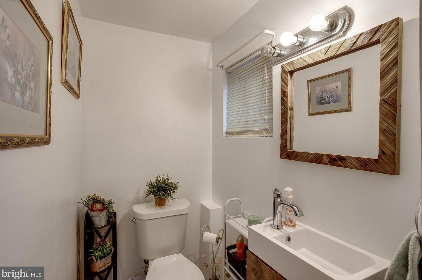 180 Sacramento Ct, West Deptford NJ  08051-1361 exterior