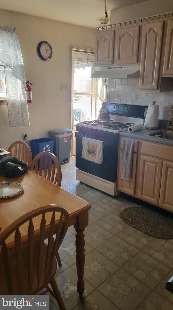 205 Lincoln Ave, West Deptford NJ 08066-2214 exterior