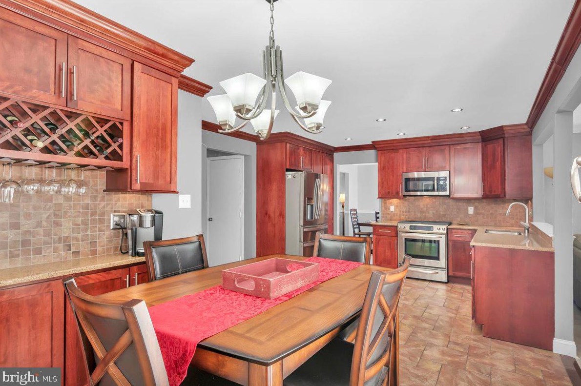11 Morgan Dr, Clayton NJ  08312-2441 exterior
