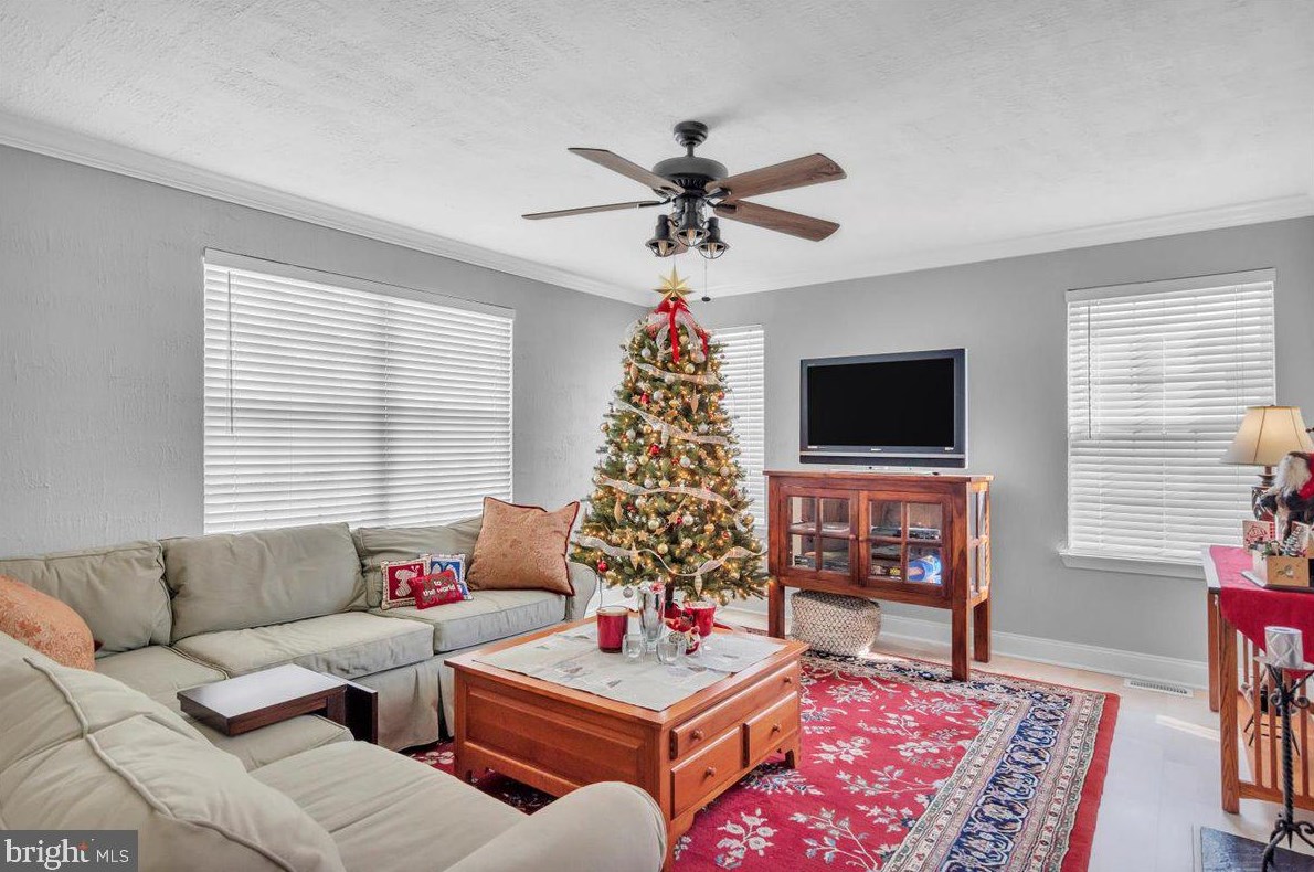 11 Morgan Dr, Clayton NJ  08312-2441 exterior