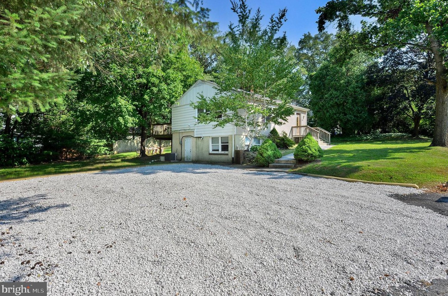 402 Yale Rd, Aura NJ  08028-1503 exterior