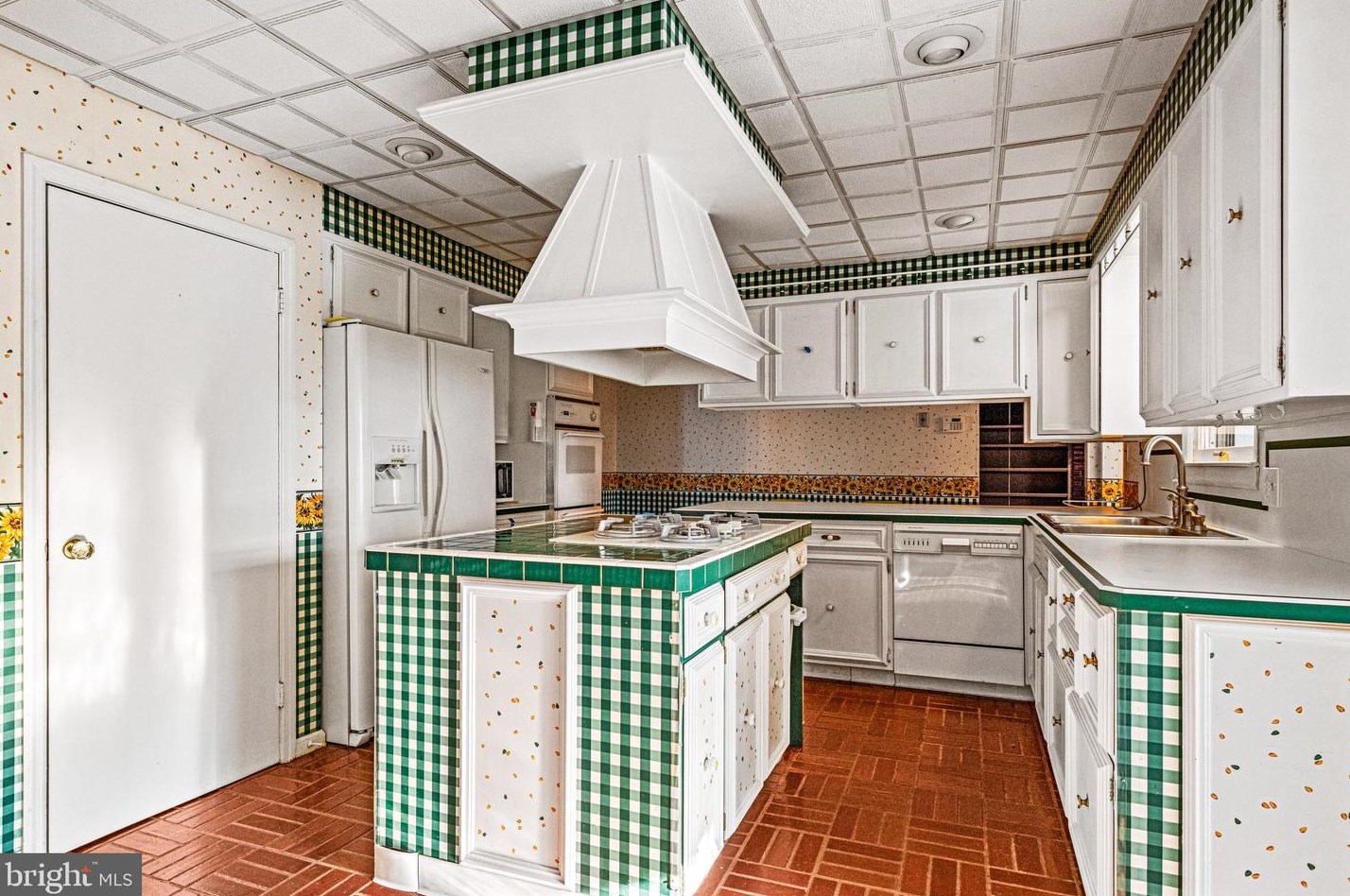 416 University Blvd, Aura NJ  08028-1548 exterior