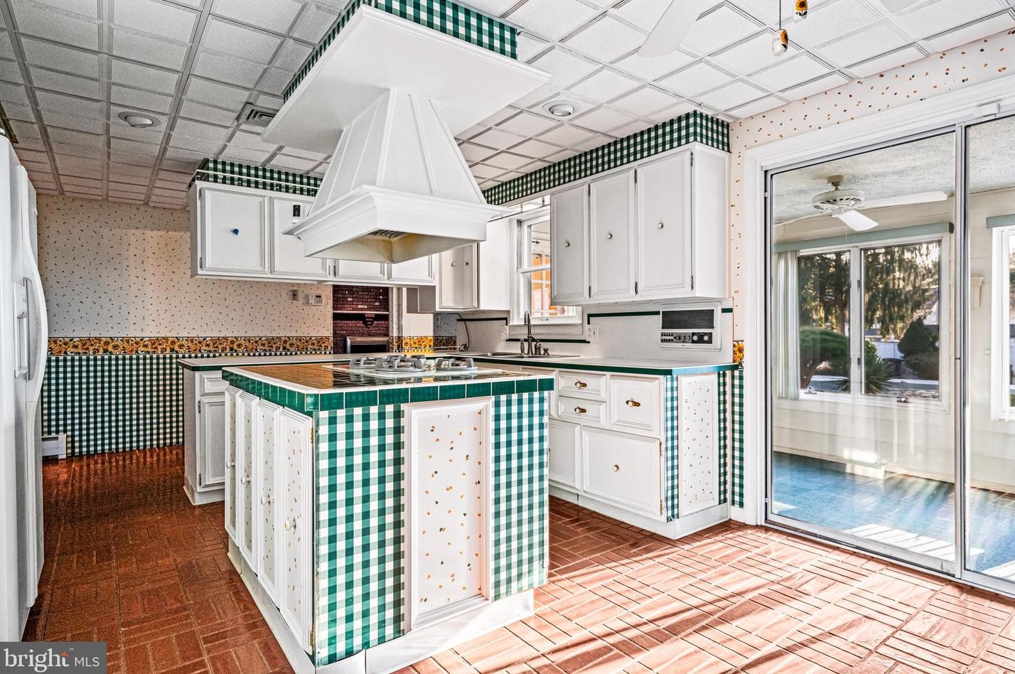 416 University Blvd, Aura NJ  08028-1548 exterior