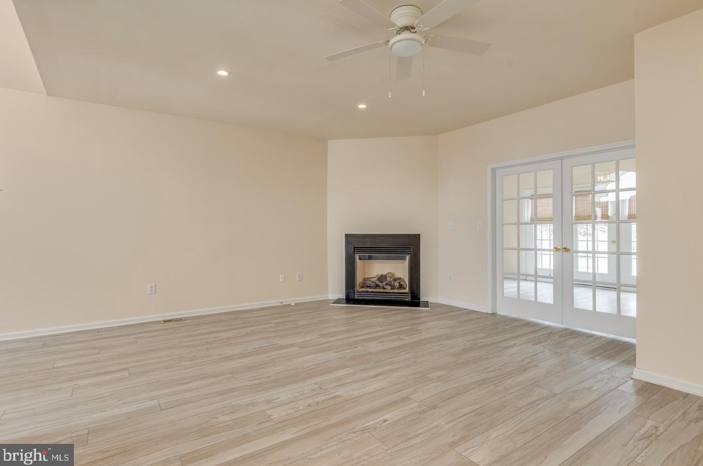 27 June Ann Dr, Clayton NJ  08312-2428 exterior