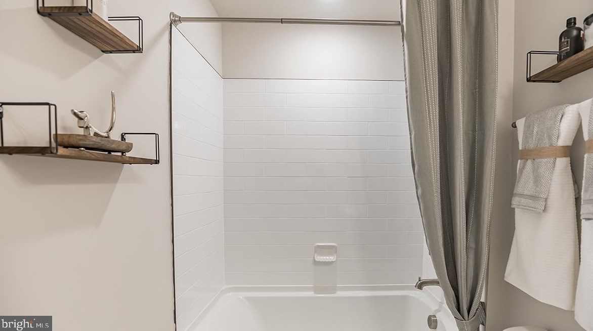 535 Palace Dr, Aura NJ  08028 exterior