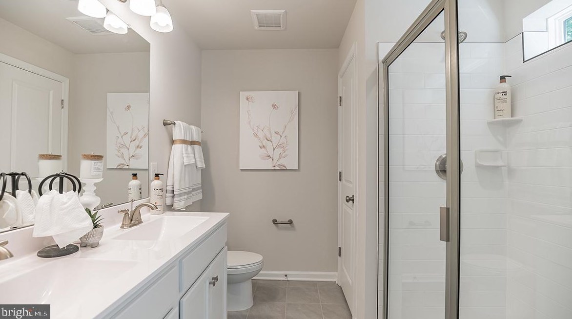 535 Palace Dr, Aura NJ  08028 exterior