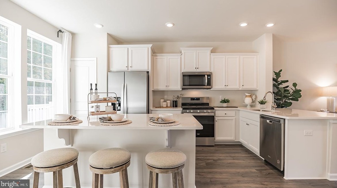 535 Palace Dr, Aura NJ  08028 exterior