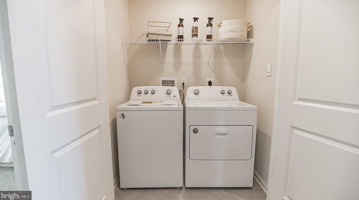 535 Palace Dr, Aura NJ  08028 exterior