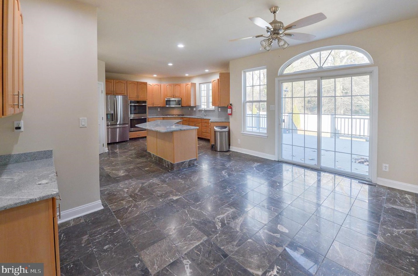 246 Sickle Ln, West Deptford NJ  08096-3746 exterior