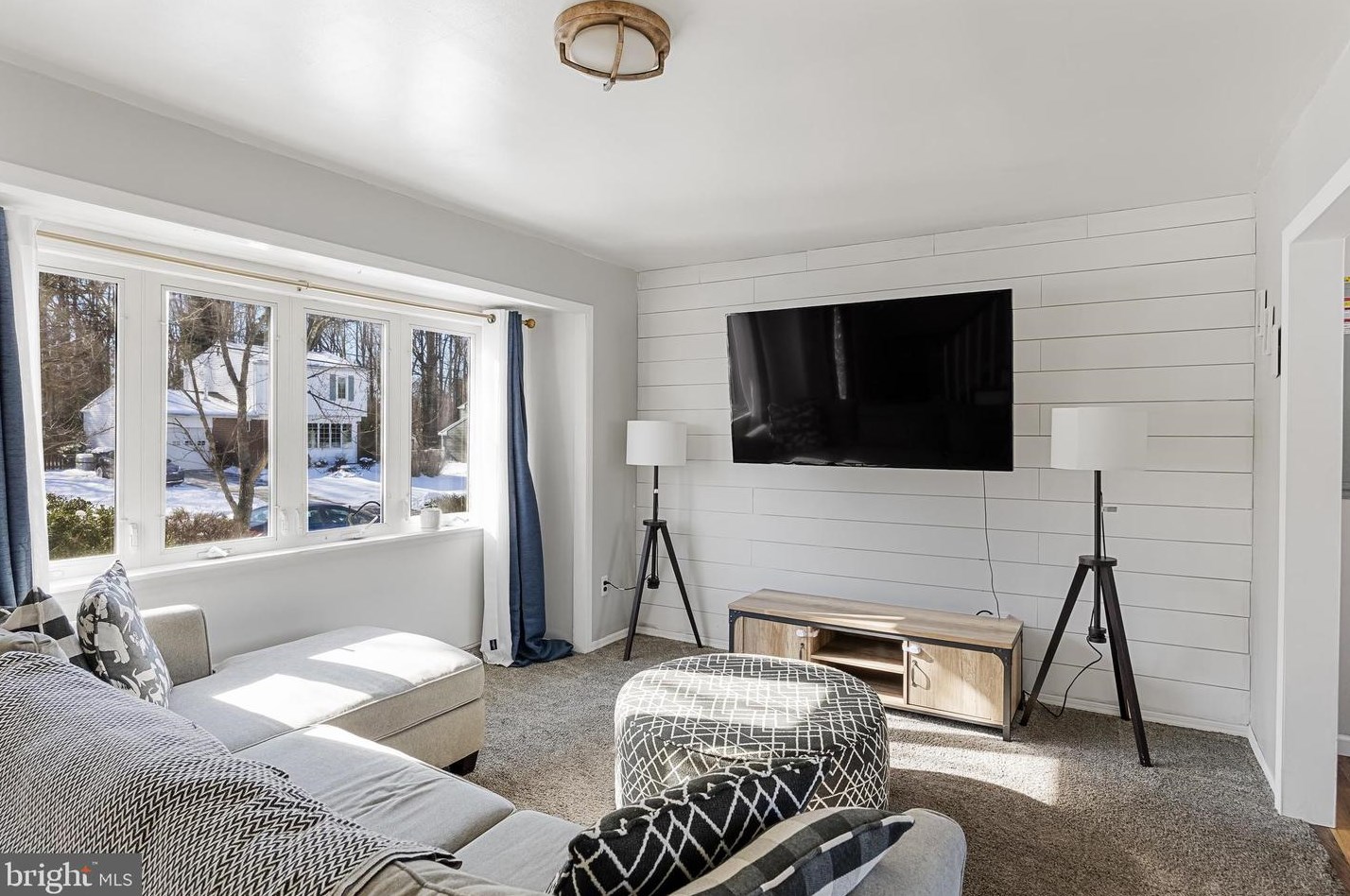 380 Montgomery Dr, West Deptford NJ  08051-1216 exterior