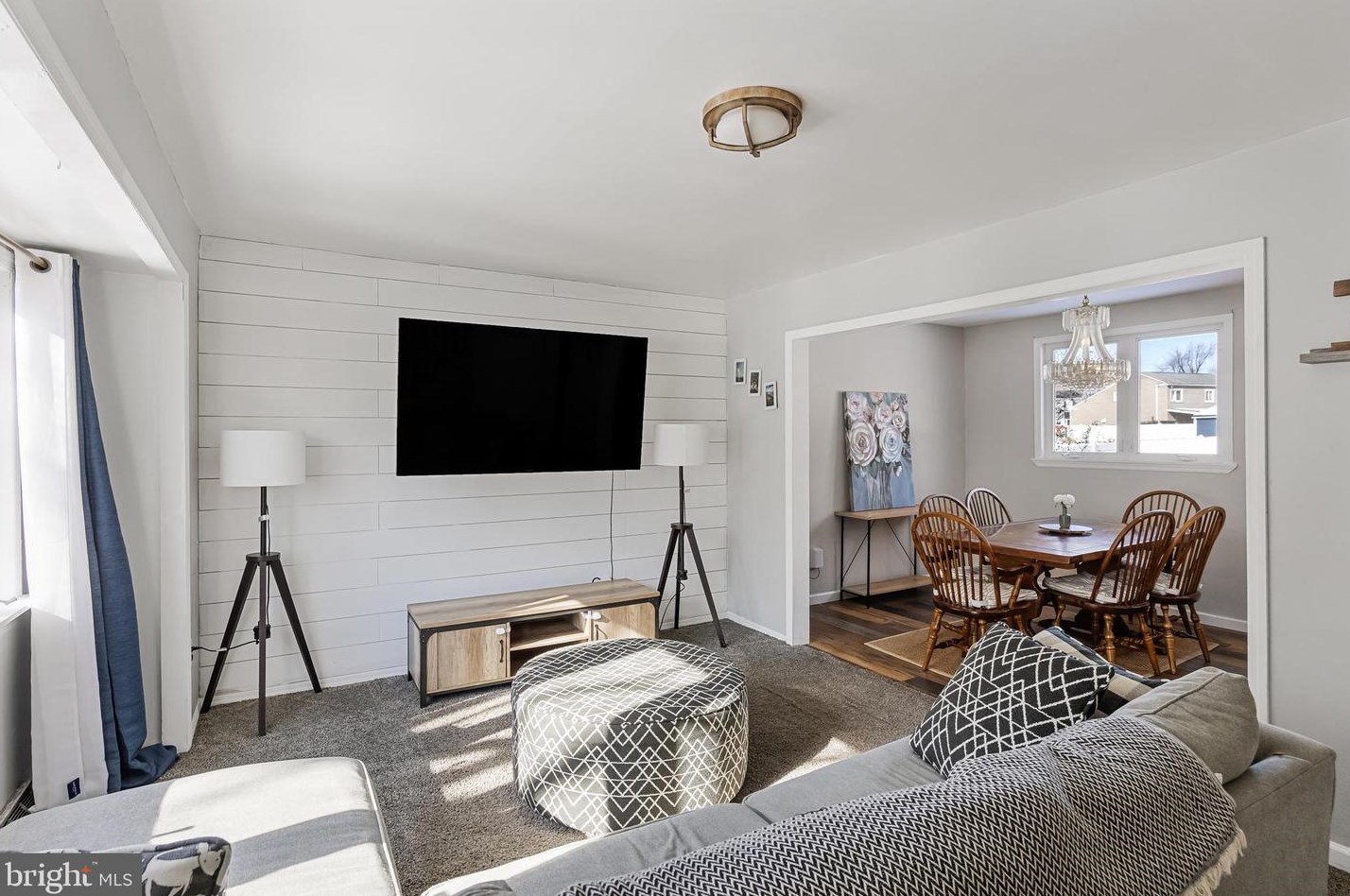 380 Montgomery Dr, West Deptford NJ  08051-1216 exterior