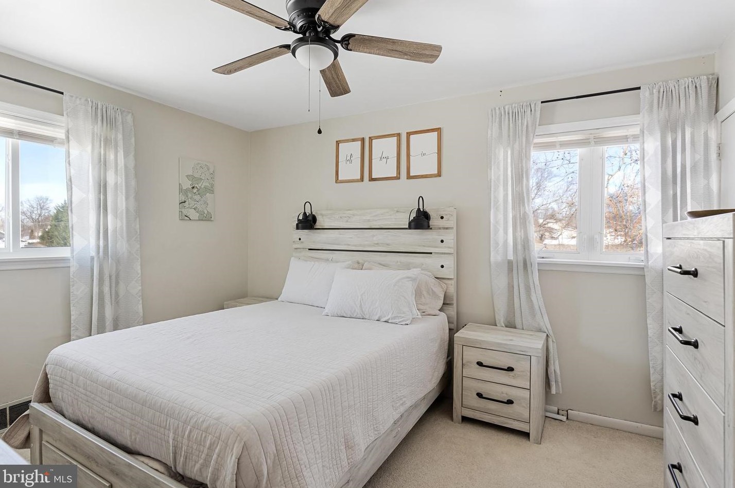 380 Montgomery Dr, West Deptford NJ  08051-1216 exterior