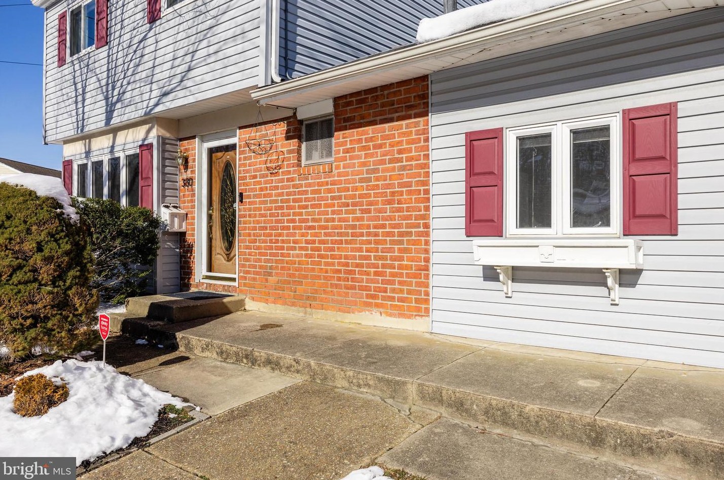 380 Montgomery Dr, West Deptford NJ  08051-1216 exterior