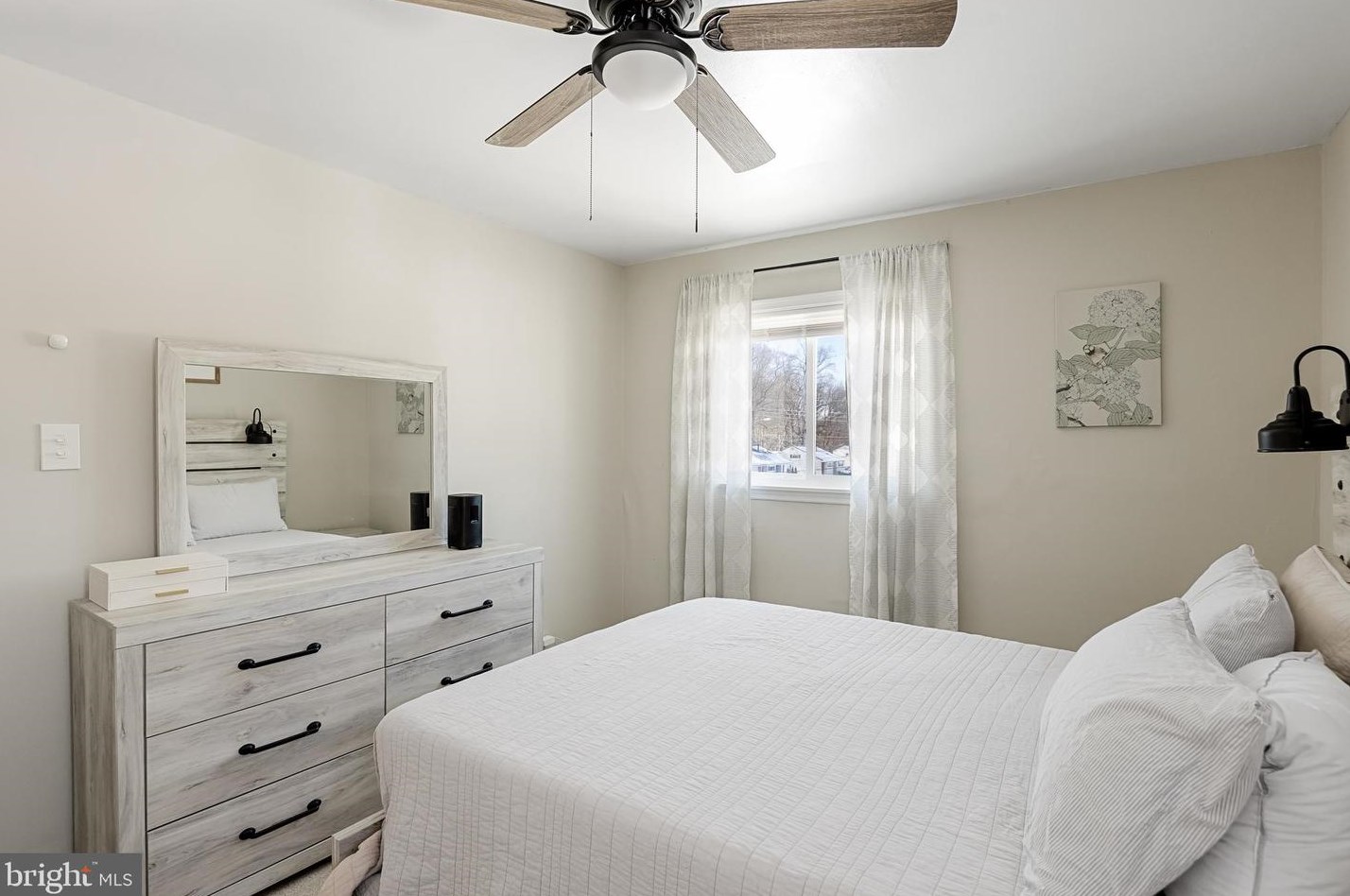 380 Montgomery Dr, West Deptford NJ  08051-1216 exterior