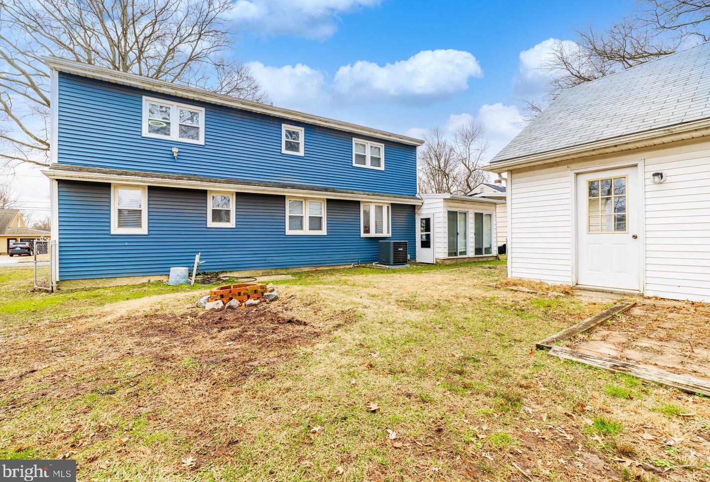 21 Beech Pl, West Deptford NJ  08096-3301 exterior