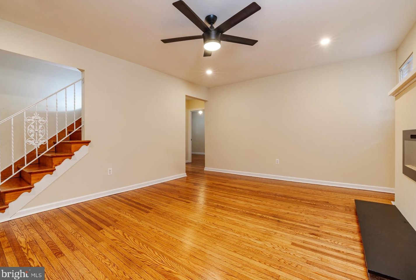 21 Beech Pl, West Deptford NJ  08096-3301 exterior