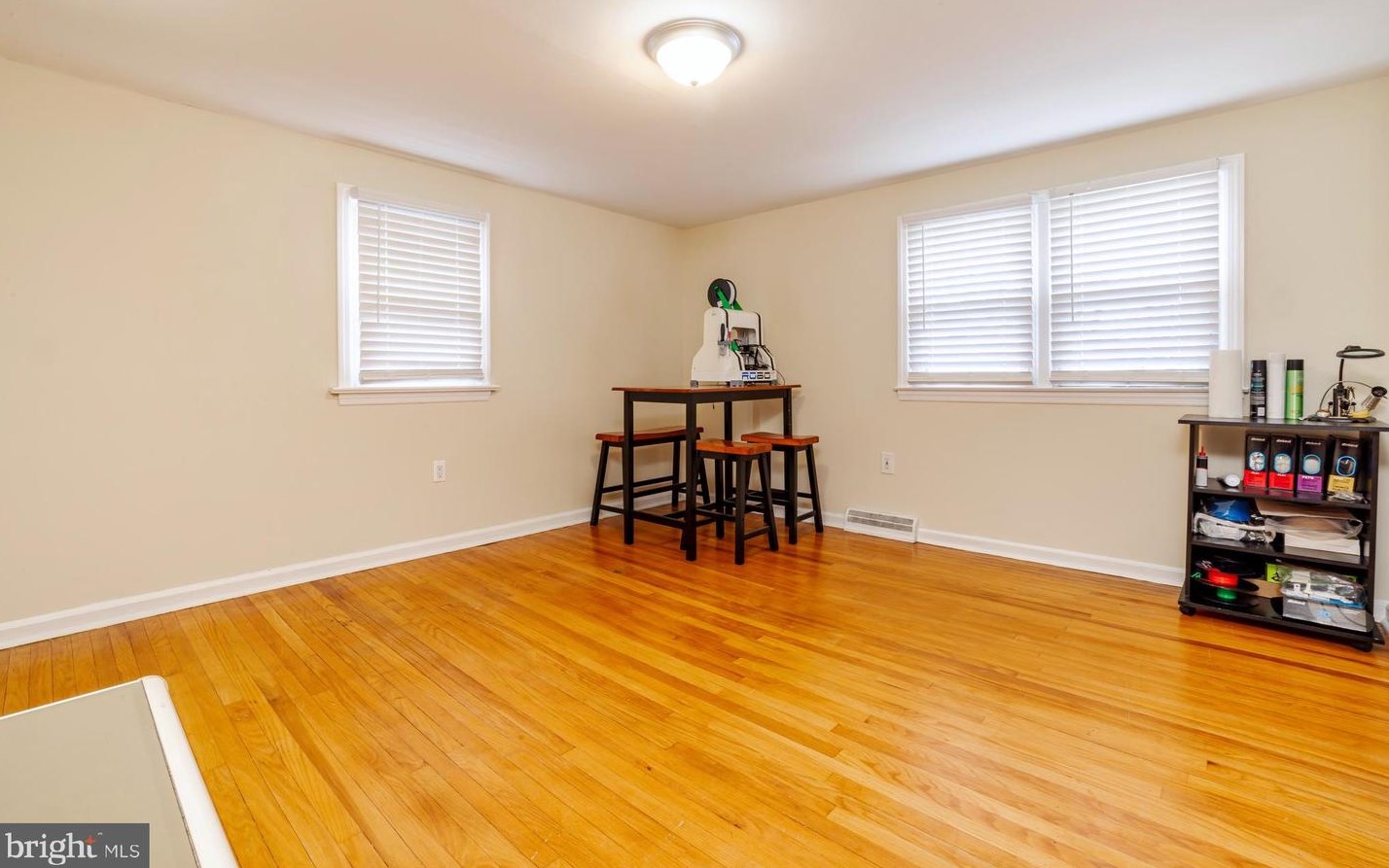 21 Beech Pl, West Deptford NJ  08096-3301 exterior