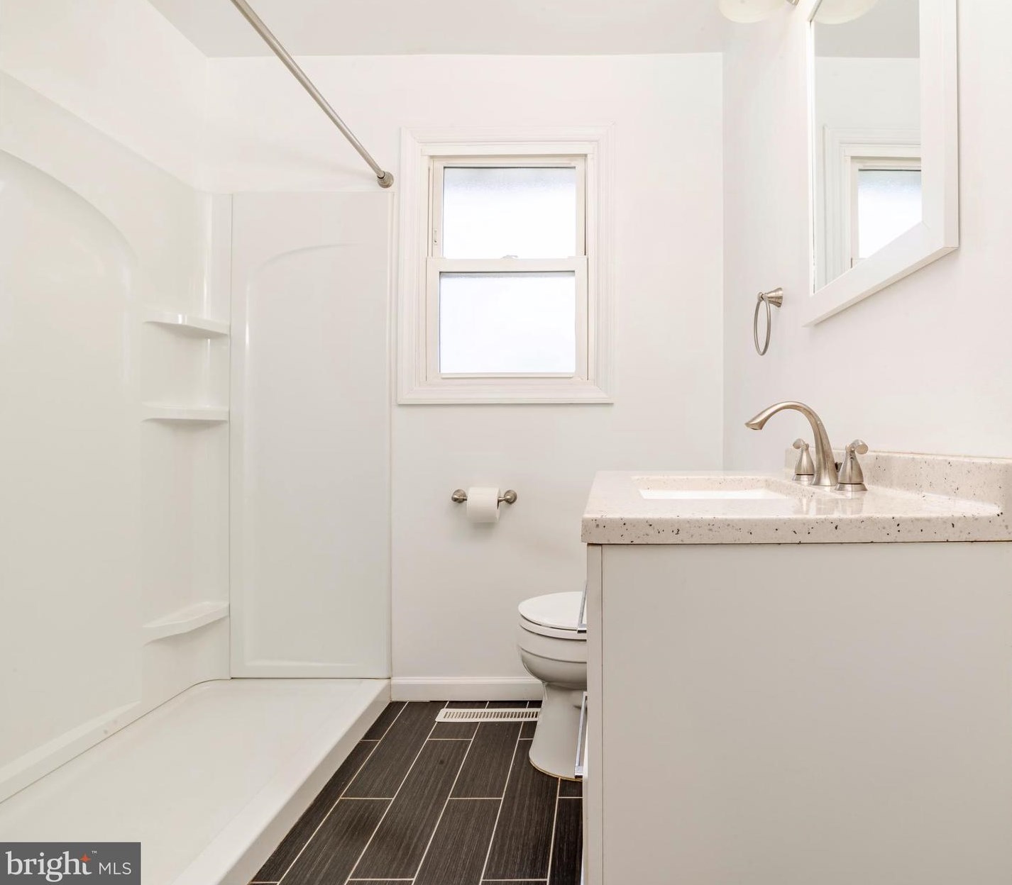 21 Beech Pl, West Deptford NJ  08096-3301 exterior