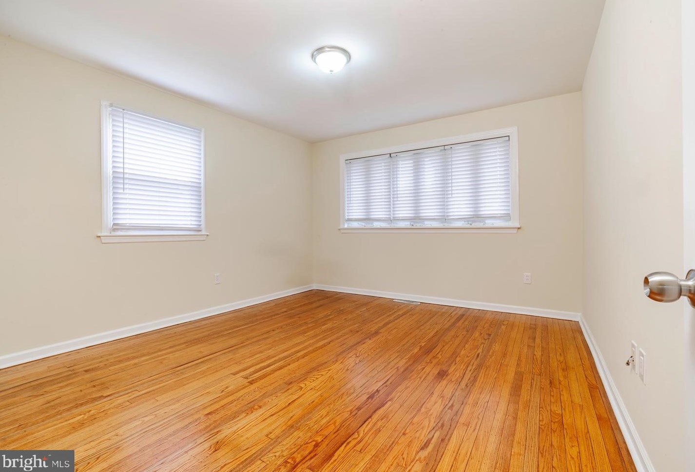 21 Beech Pl, West Deptford NJ  08096-3301 exterior