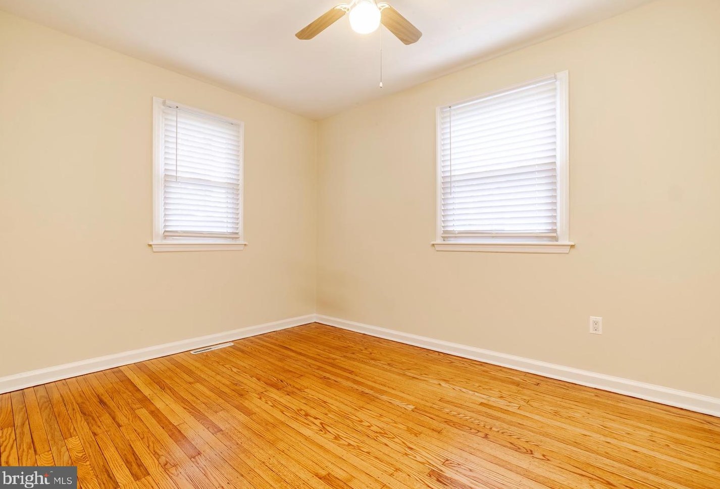 21 Beech Pl, West Deptford NJ  08096-3301 exterior