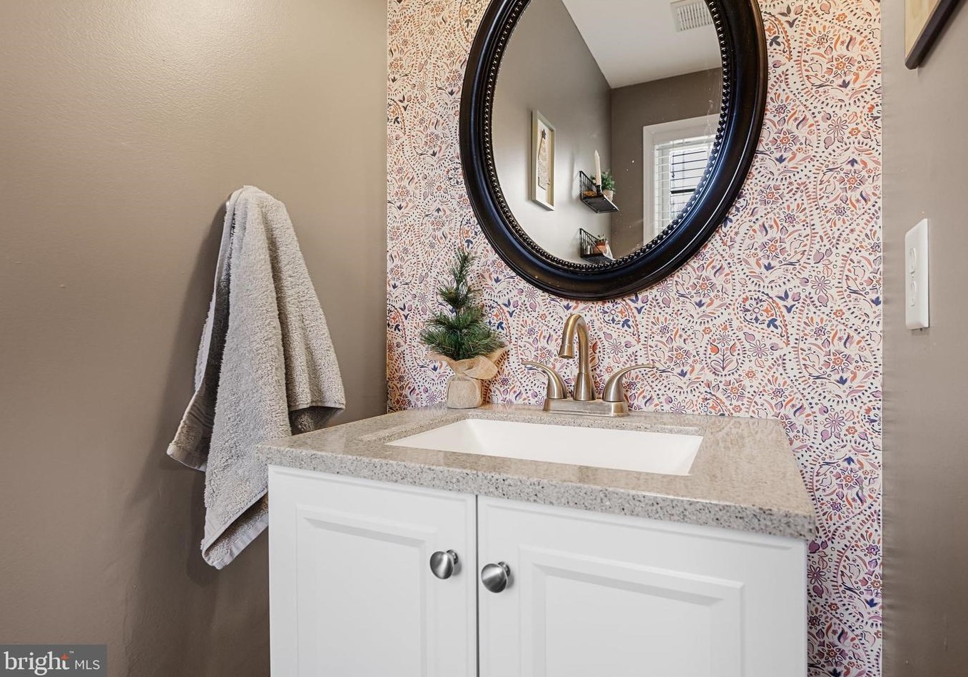 22 Woodstream Ct, West Deptford NJ  08051-2140 exterior